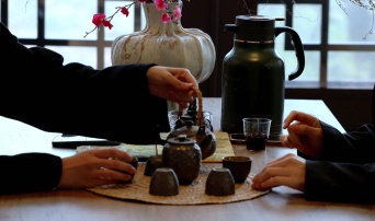 便秘的天然良药——一杯茶的健康奇迹